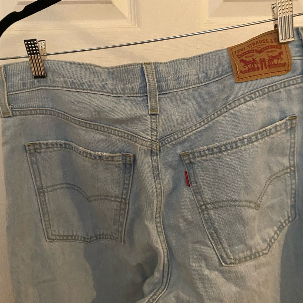 Levi’s light color straight leg knee cut up